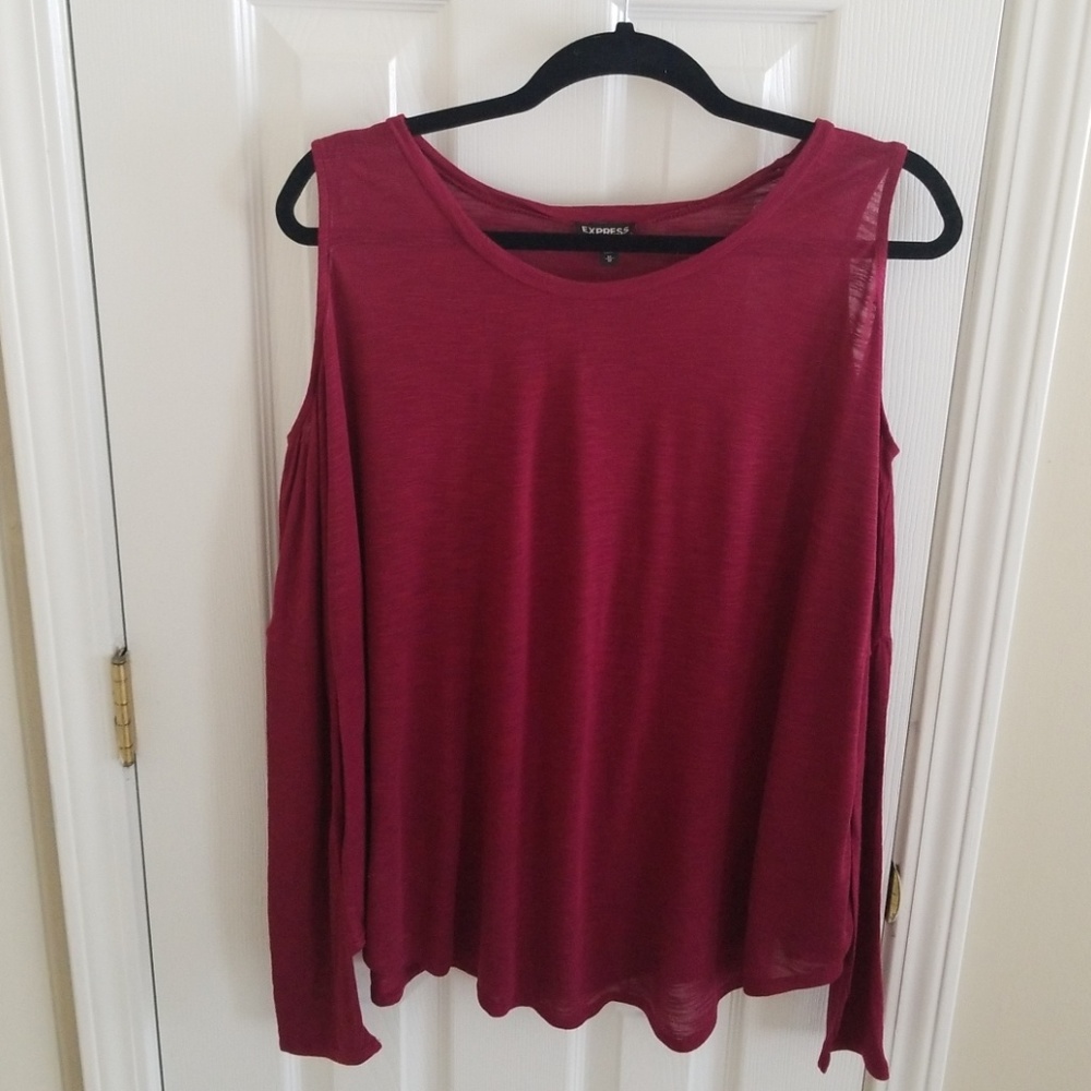 Express Top with Shoulder cut out